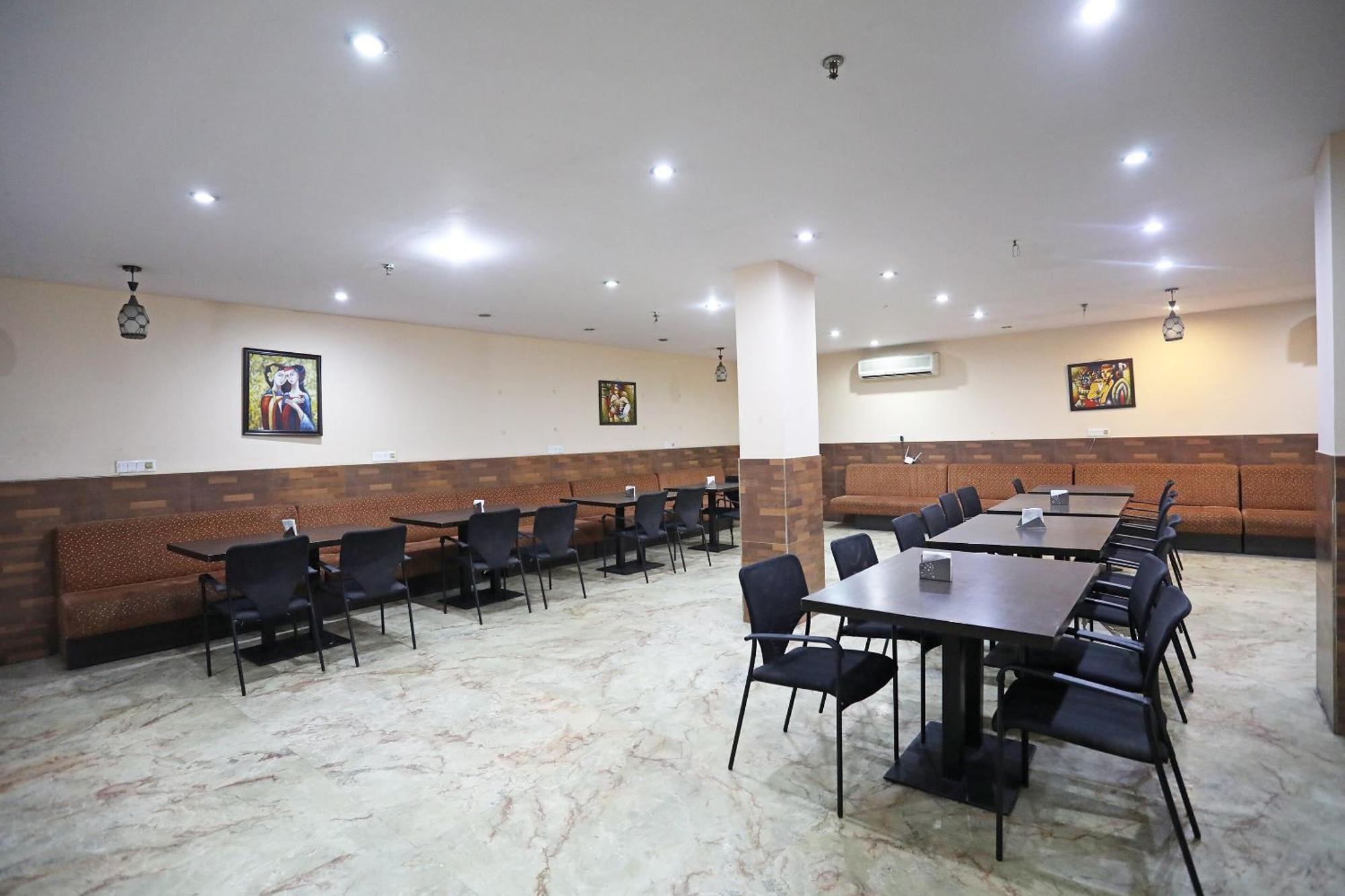 Oyo Hotel Vedas Heritage Delhi  Exterior photo