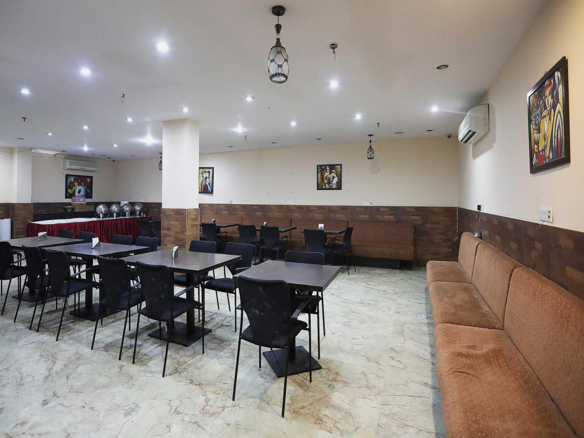 Oyo Hotel Vedas Heritage Delhi  Exterior photo