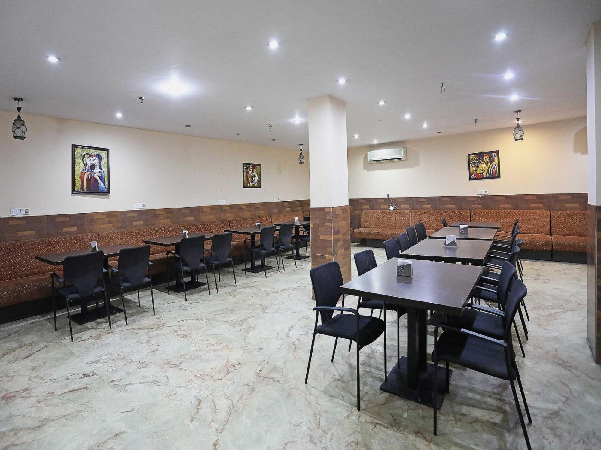 Oyo Hotel Vedas Heritage Delhi  Exterior photo