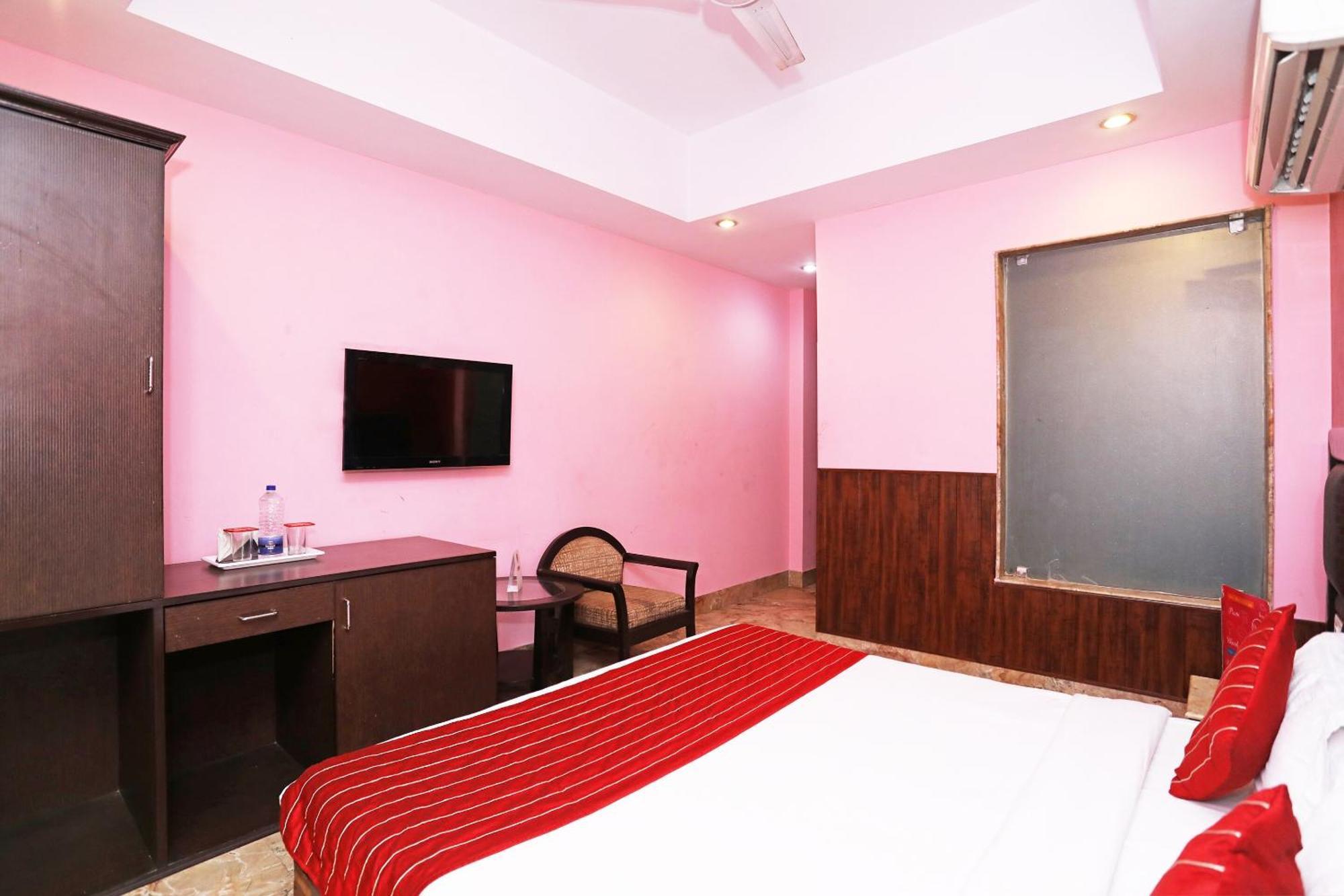 Oyo Hotel Vedas Heritage Delhi  Exterior photo
